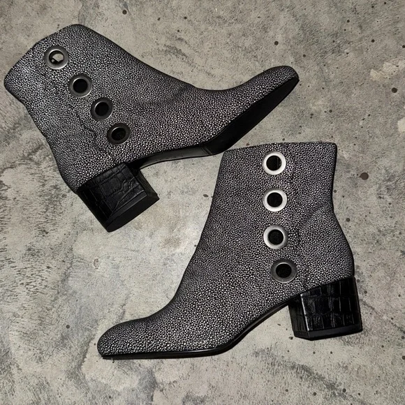 NWOT LOGO boots - Picture 1 of 4